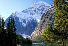 詹姆斯22+9关键时刻连得7分 湖人灭热火止连败.